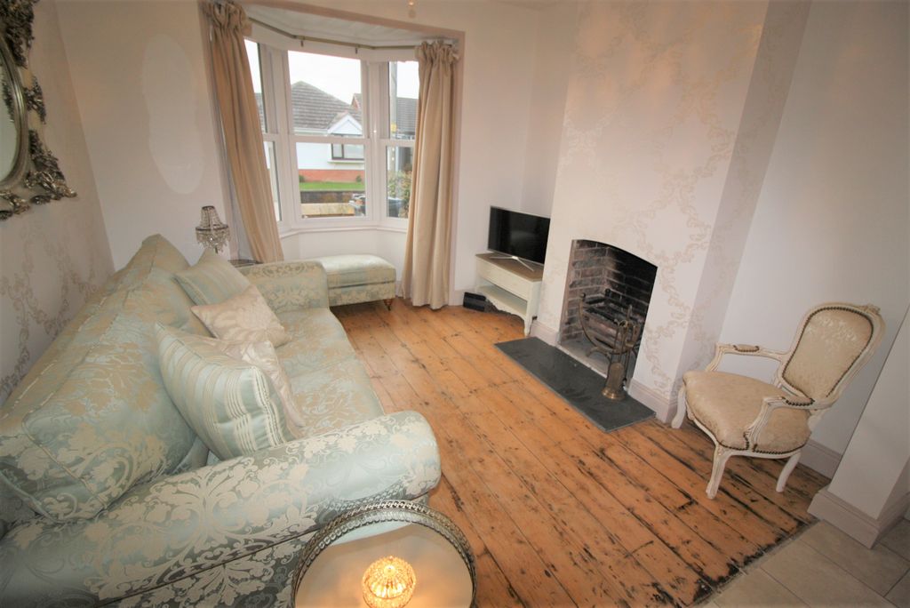 Property photo 2 of 8