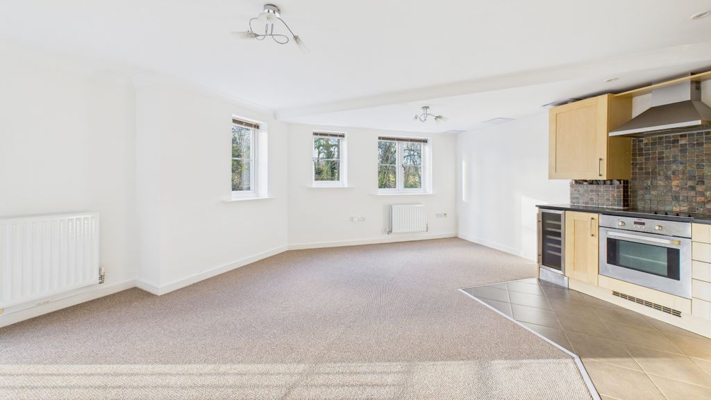 Property photo 3 of 10 Cam04968G0-Pr0081-Still005