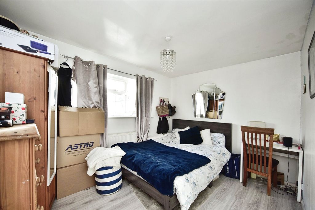 Property photo 3 of 10 Bedroom