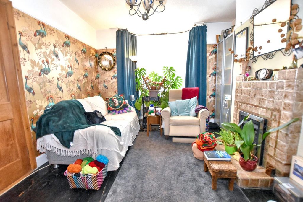 Property photo 2 of 11