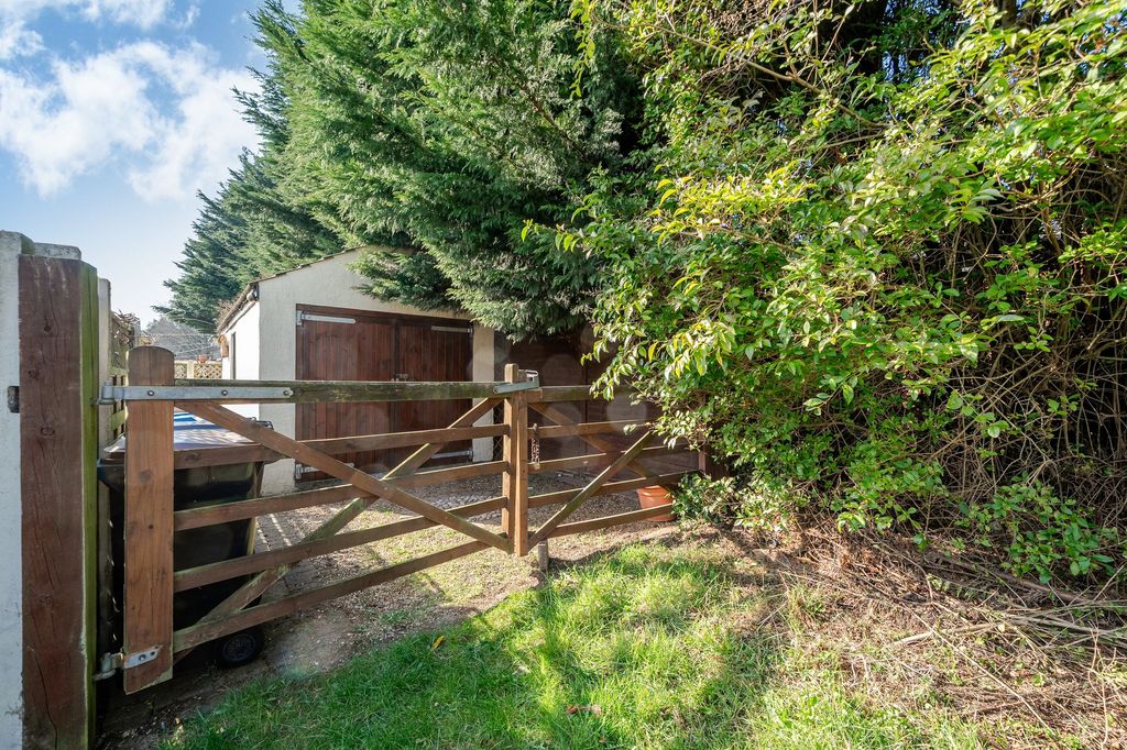 Property photo 3 of 20