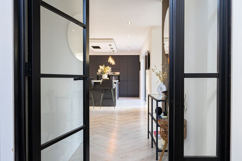 Property photo 3 of 47 4699914