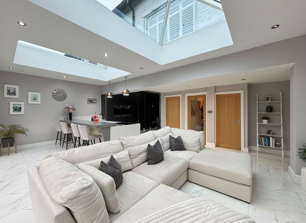 Property photo 3 of 40