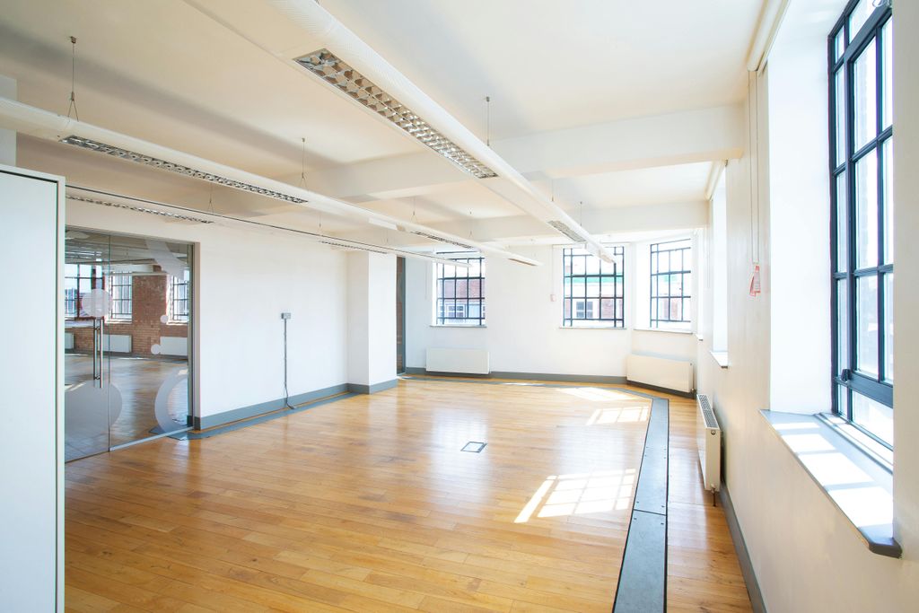 Property photo 3 of 11 1_Walkerbldng.Jpg