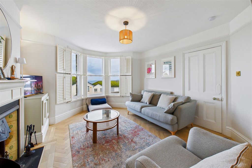 Property photo 3 of 37 Lounge/Diner