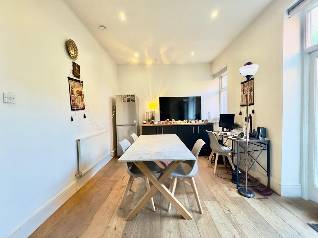 Property photo 2 of 11 Photo 3