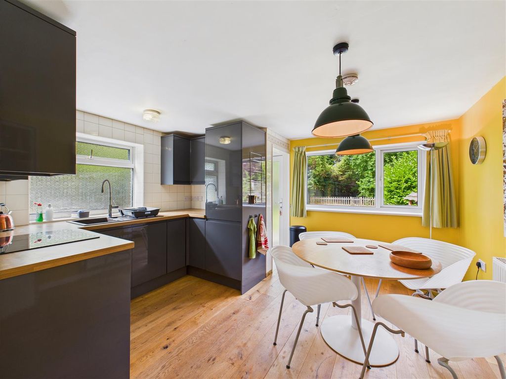 Property photo 3 of 15 Dining Kitchen