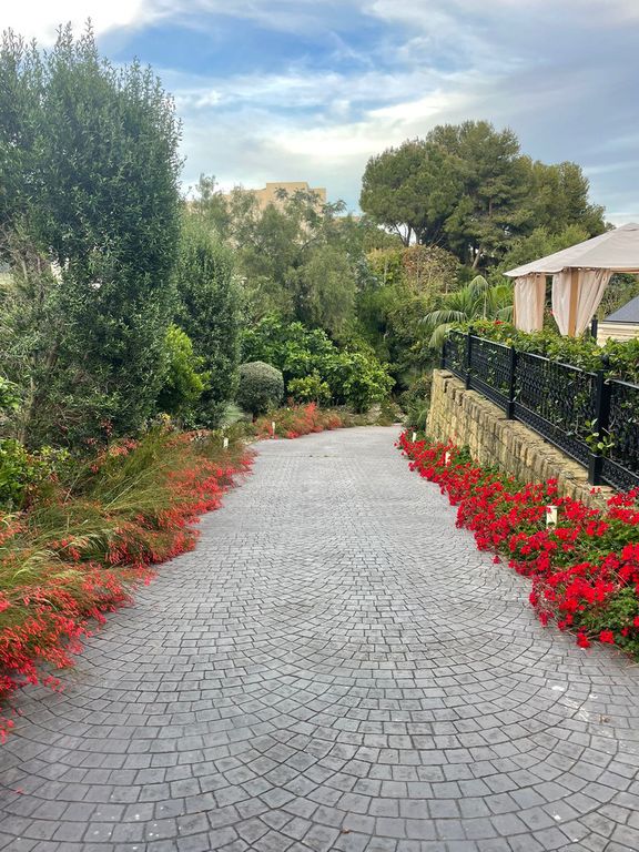 Property photo 2 of 24