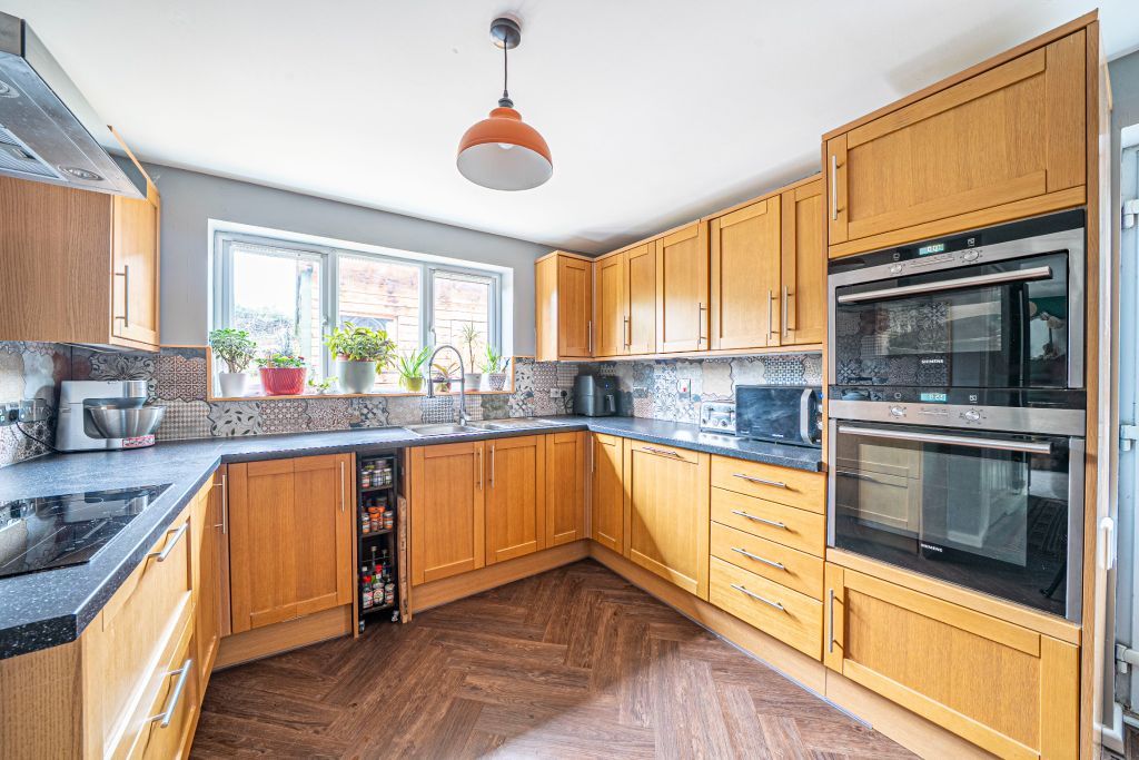 Property photo 3 of 34