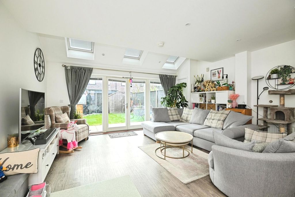 Property photo 3 of 16 Pbox-Img.Jpg