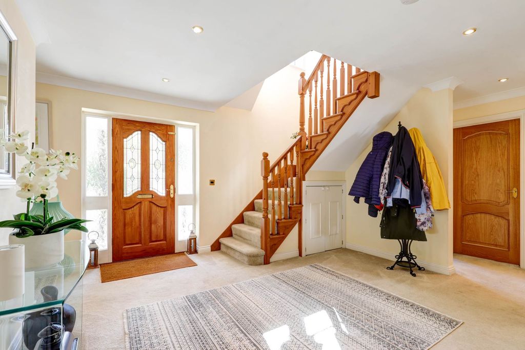 Property photo 2 of 32