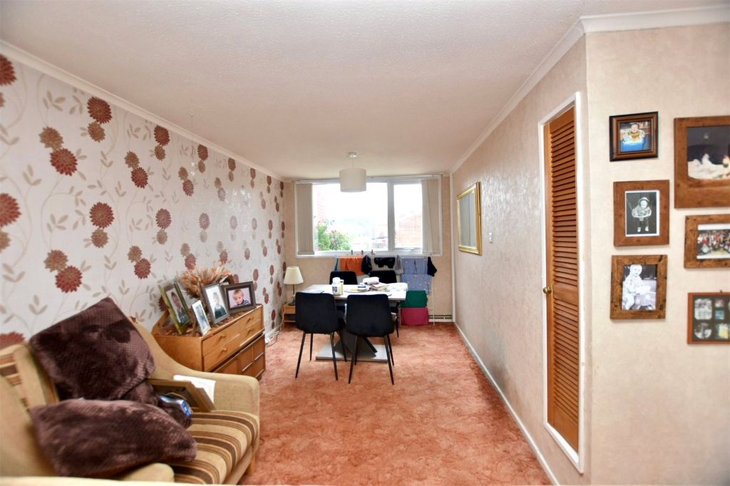 Property photo 3 of 15 Dining Area