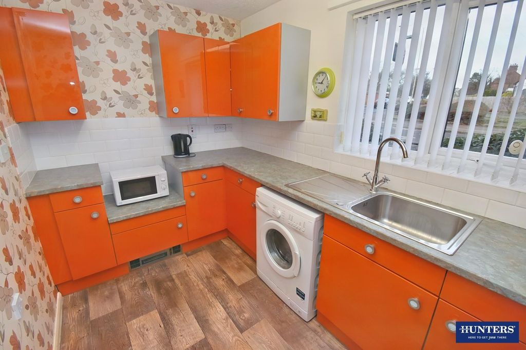 Property photo 3 of 11 Kitchen