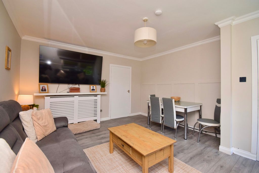 Property photo 3 of 33