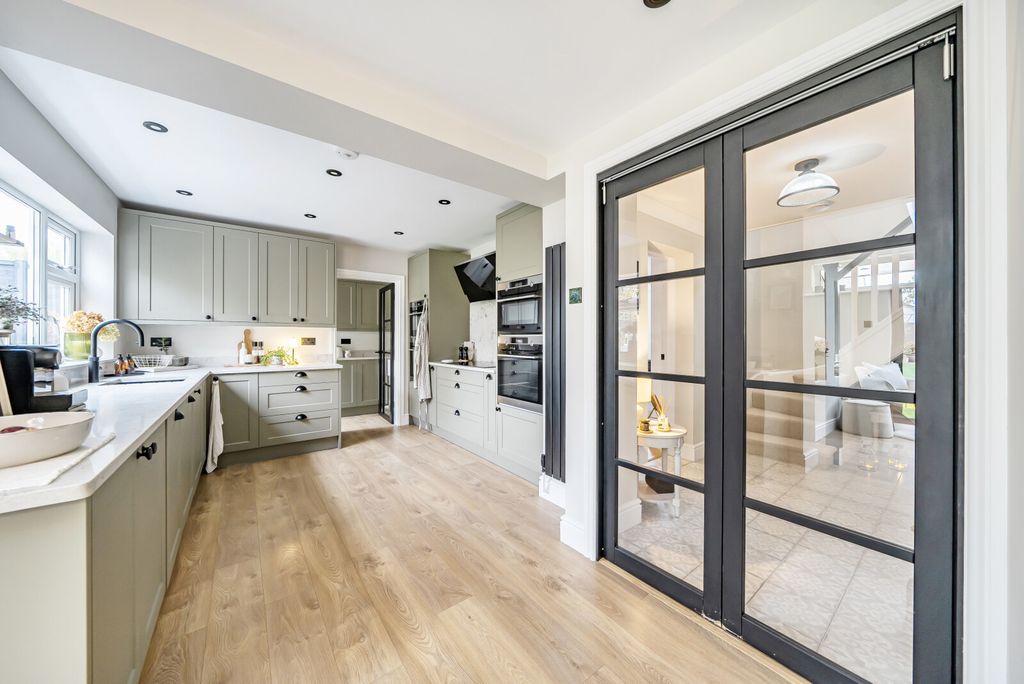 Property photo 3 of 23 Picture 3