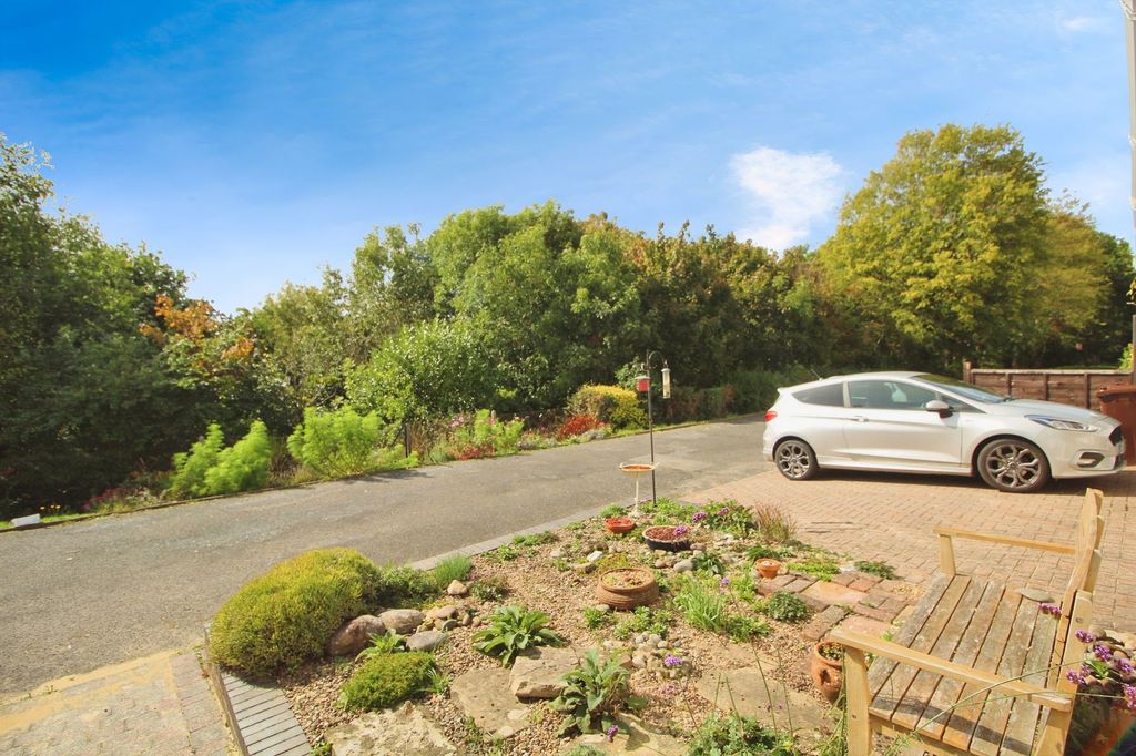 Property photo 2 of 34