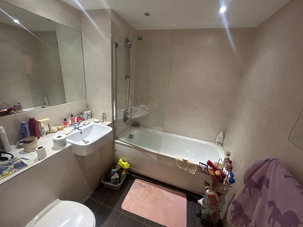 Property photo 3 of 4 Bathroom