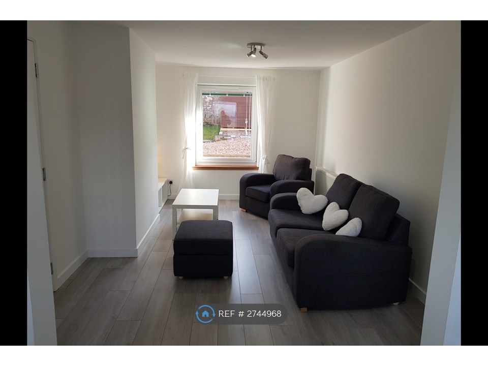 Property photo 2 of 11 Living Room