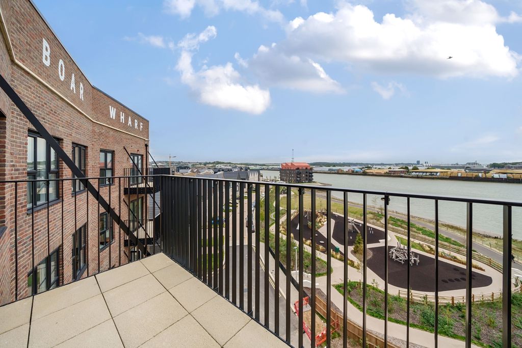 Property photo 1 of 18 Balcony