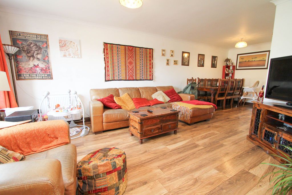 Property photo 2 of 18 Lounge/Diner