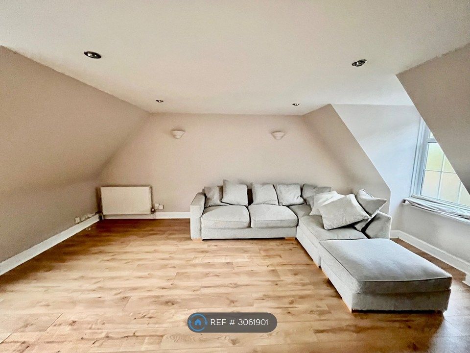Property photo 2 of 11 Lounge / Dining Room