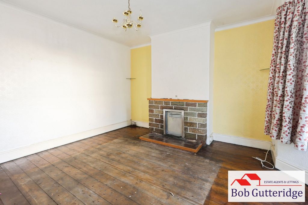 Property photo 3 of 21 Bay Fronted Lounge