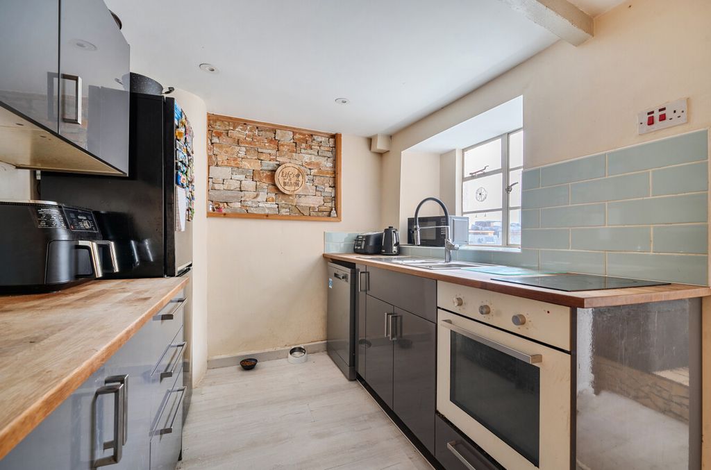 Property photo 3 of 10 33 New Street