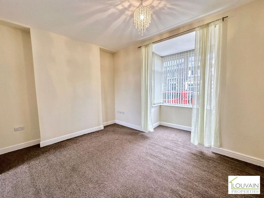 Property photo 2 of 25