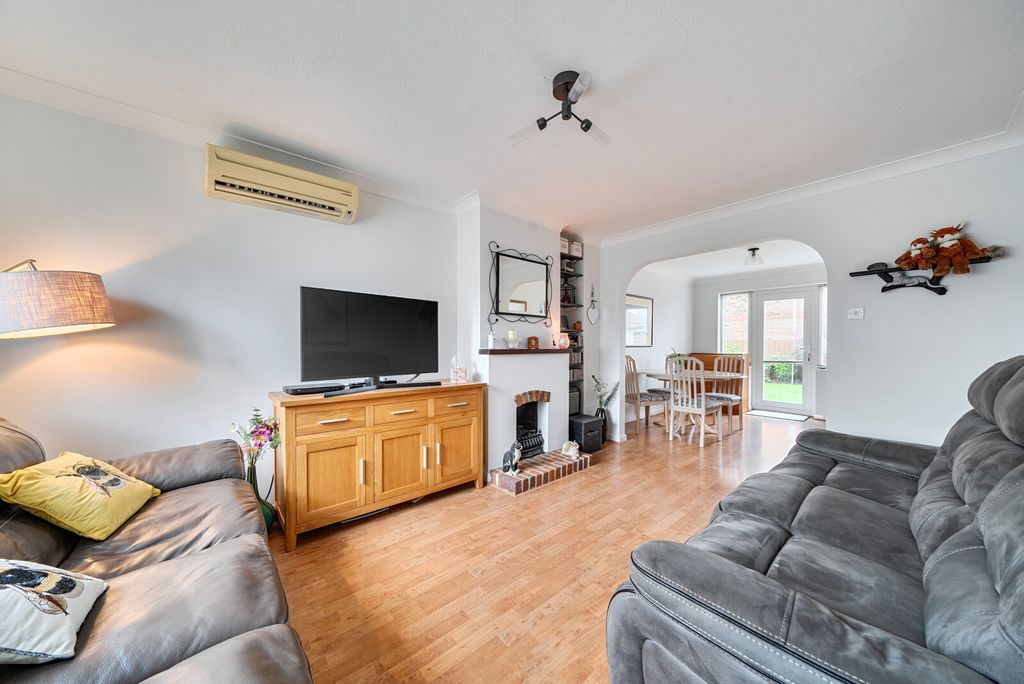 Property photo 3 of 16 Sitting Room