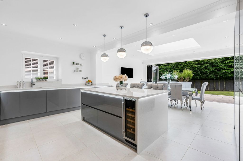 Property photo 3 of 52