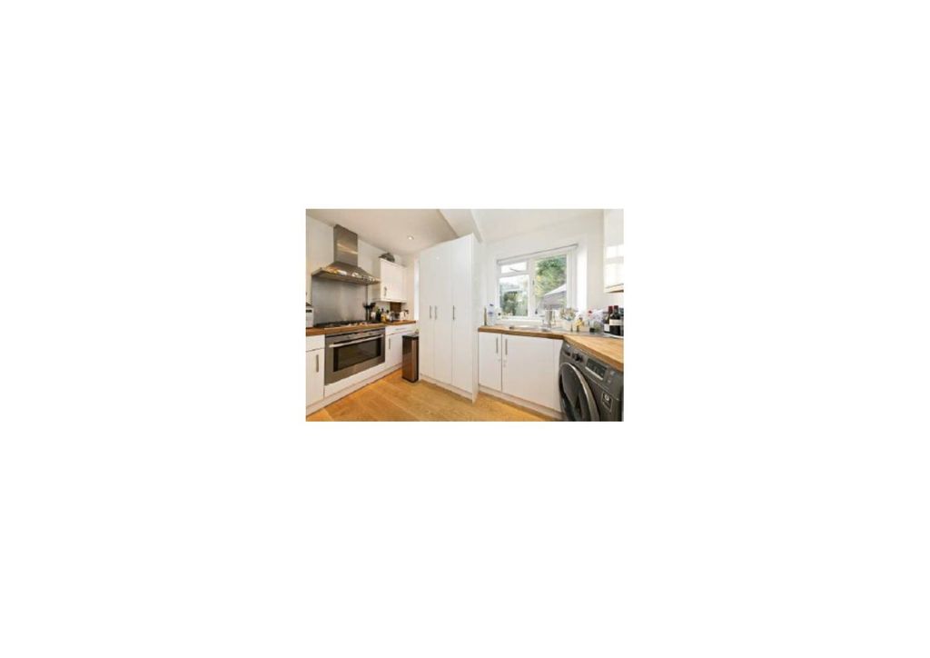 Property photo 3 of 8 Kitchen