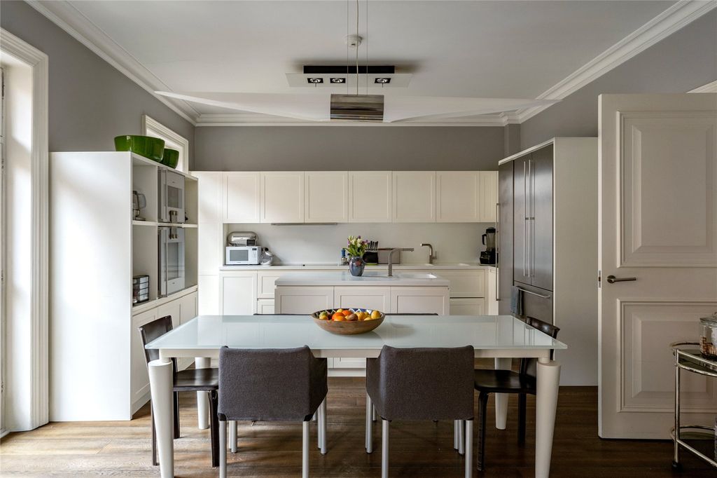 Property photo 1 of 10 Kitchen