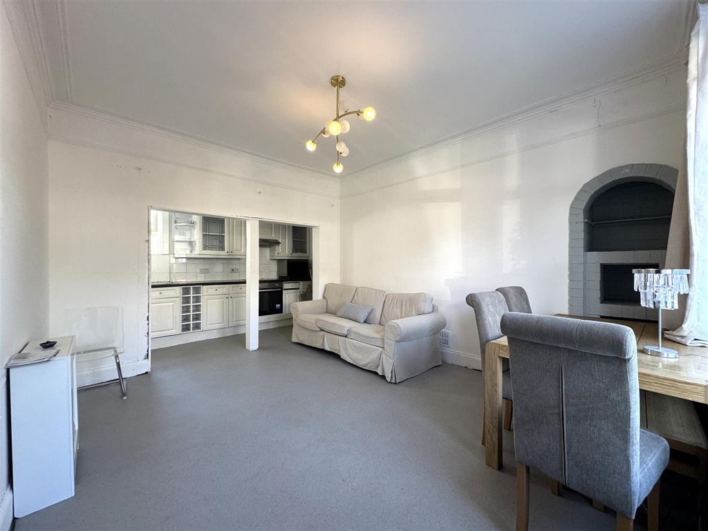 Property photo 2 of 14 Lounge.Jpg