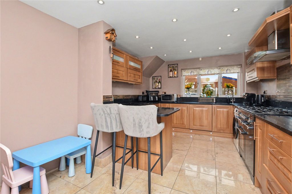 Property photo 3 of 23 Picture No. 10