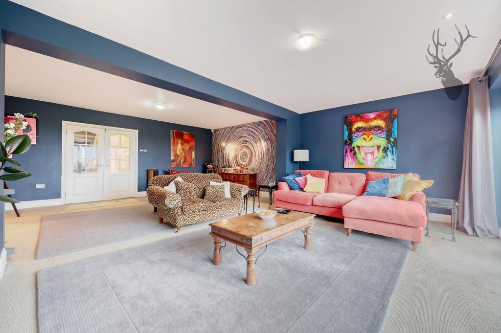 Property photo 2 of 34