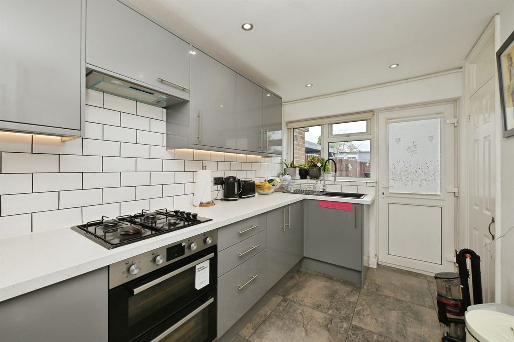 Property photo 2 of 16