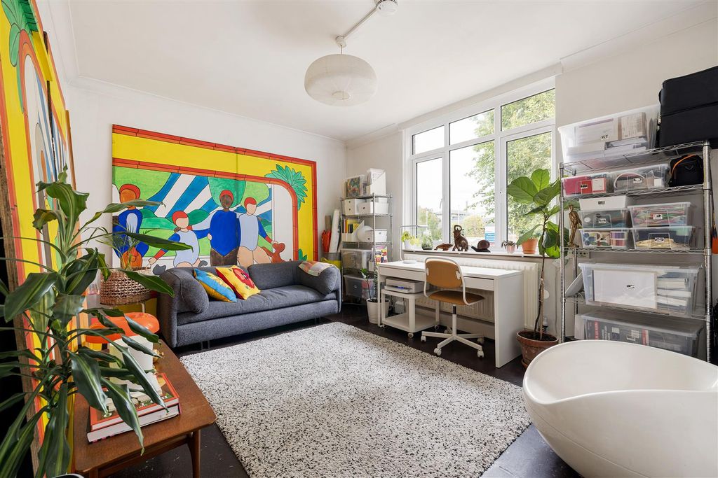 Property photo 1 of 18 Homerton High Street E9