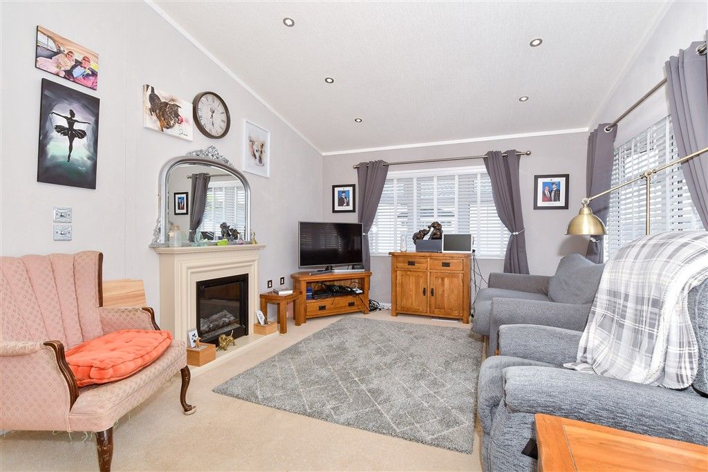 Property photo 2 of 12 Lounge