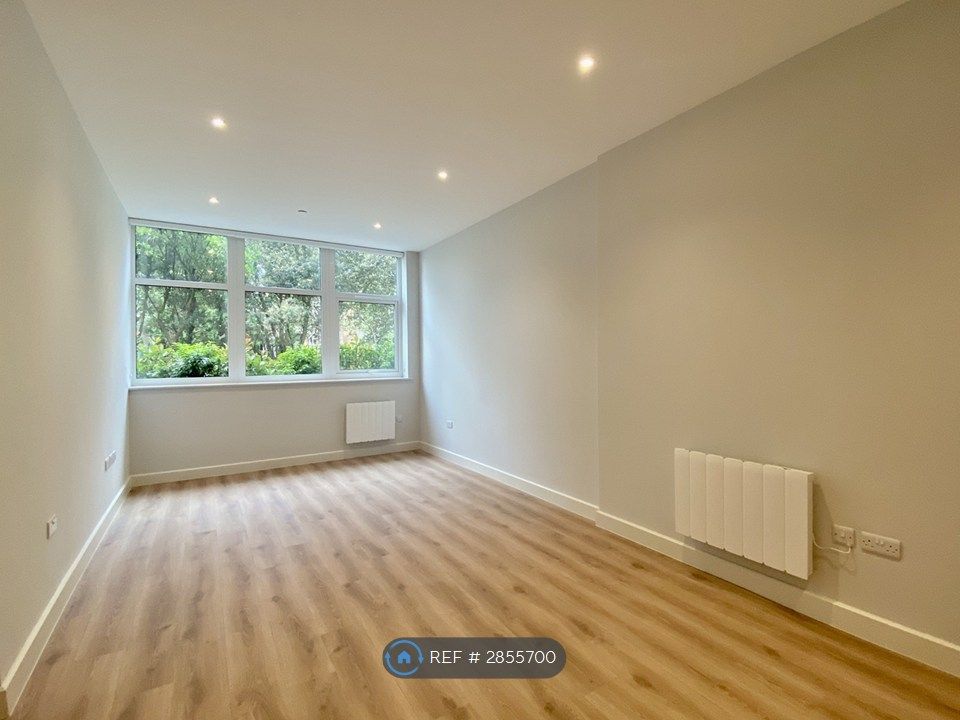 Property photo 1 of 11 Living Room