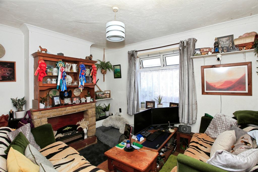 Property photo 3 of 12