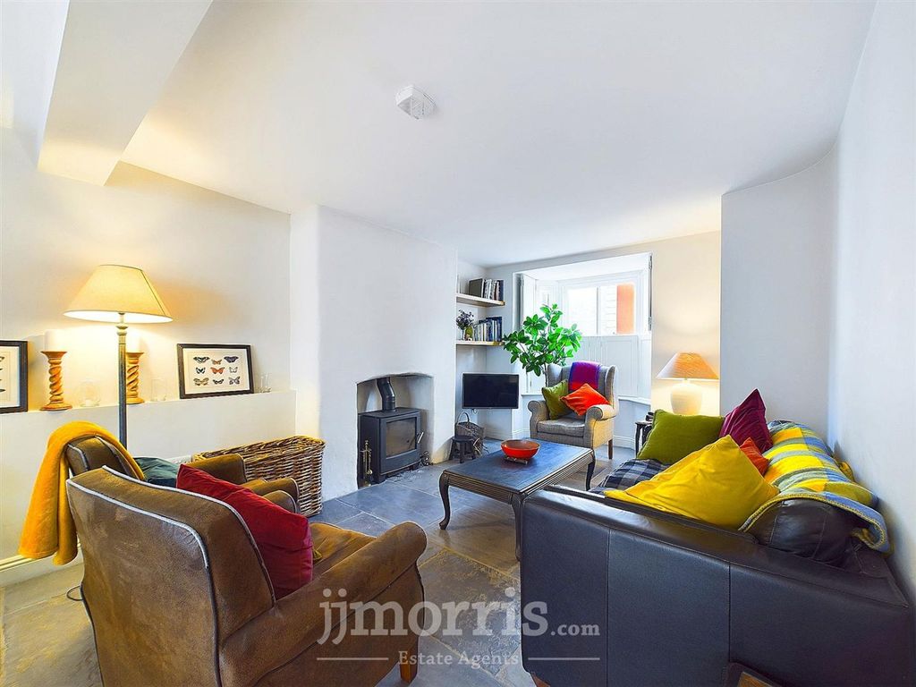 Property photo 3 of 43 Sitting Room