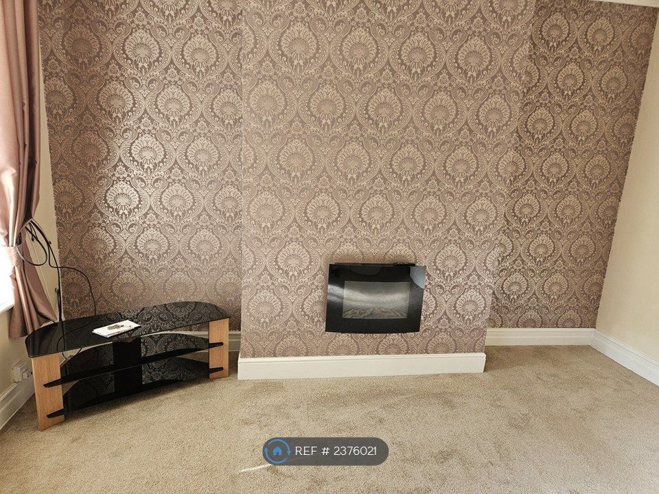 Property photo 3 of 12 Lounge