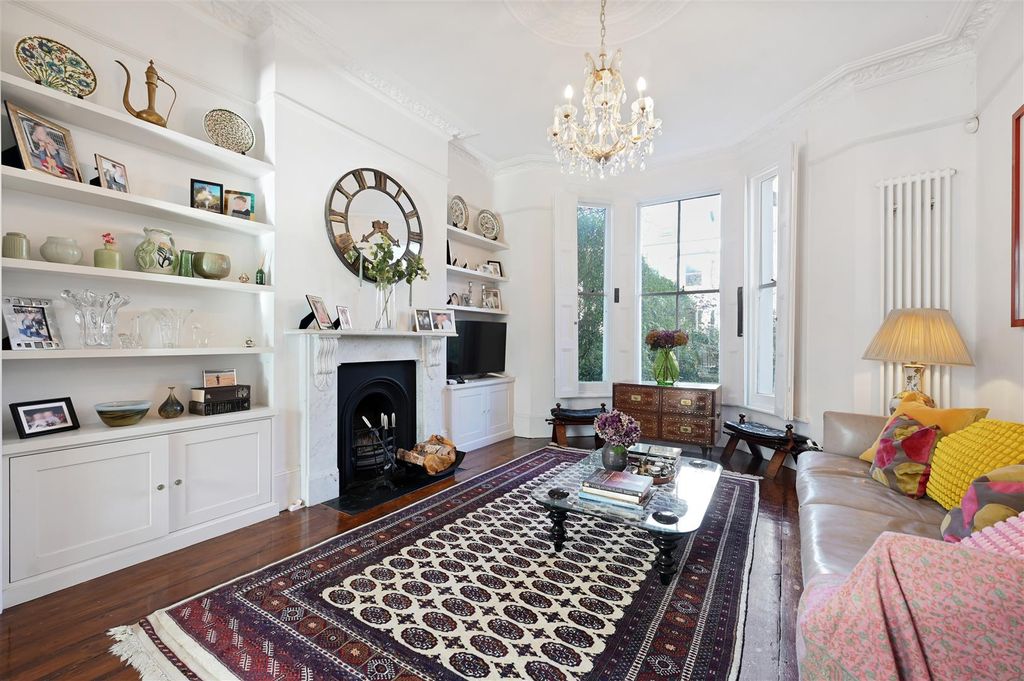 Property photo 3 of 15 Ashchurch Grove