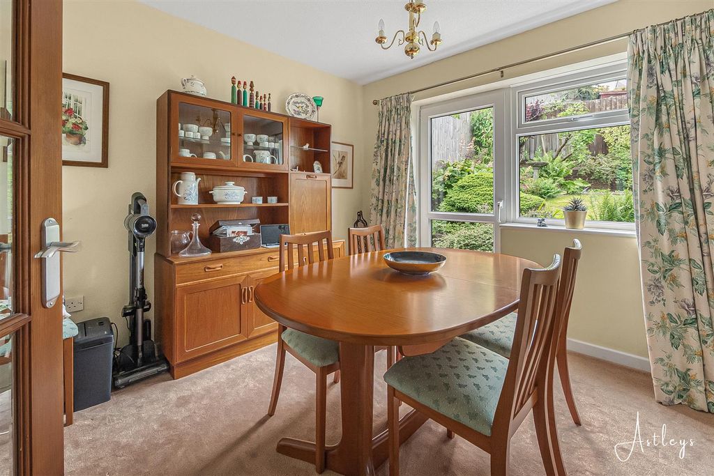 Property photo 3 of 33 Dining Room