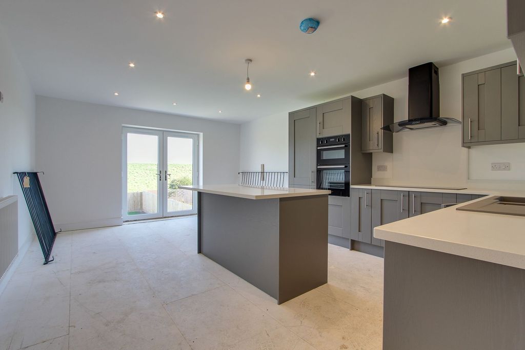 Property photo 3 of 31