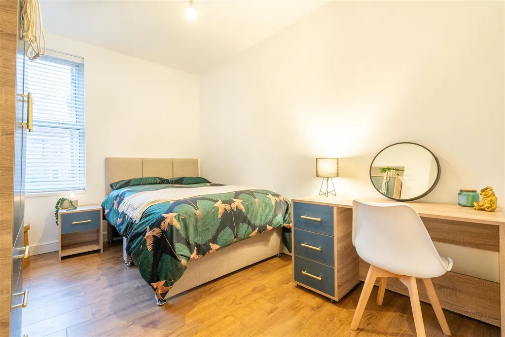 Apartment in Sheffield, South Yorkshire - View 6