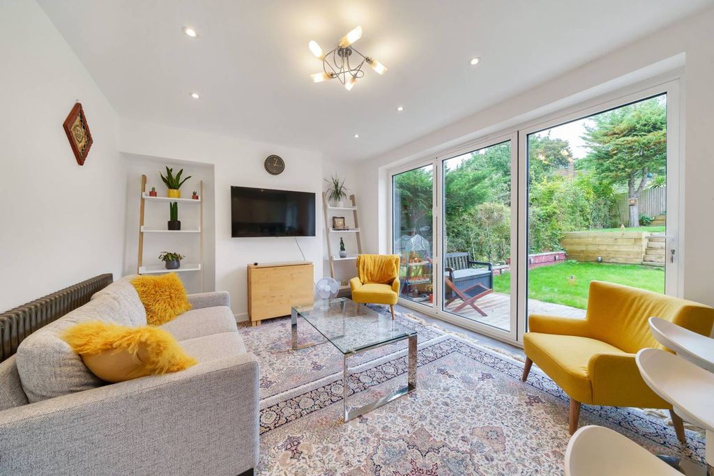 Property photo 2 of 19