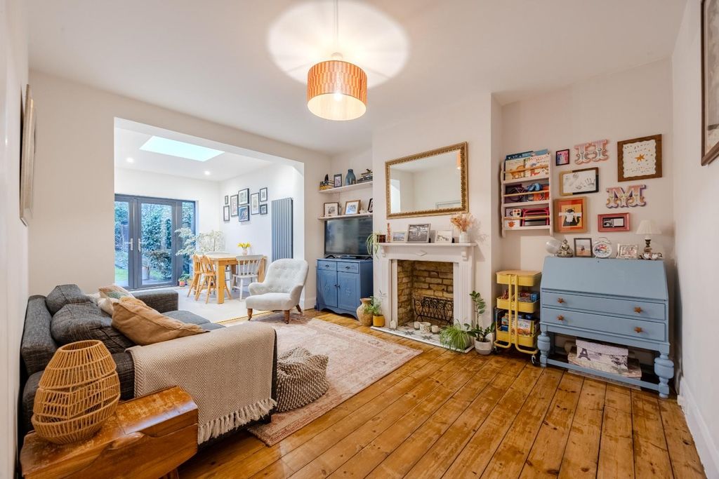 Property photo 2 of 24 Lounge