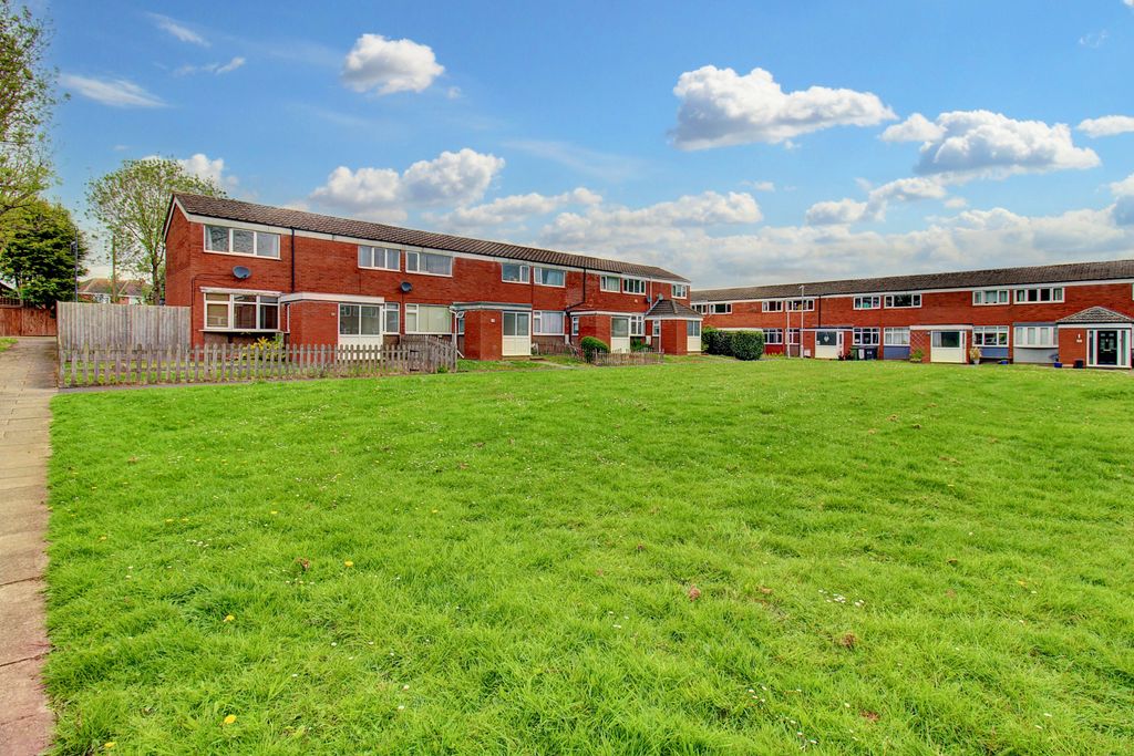 Property photo 1 of 14 Communal Green