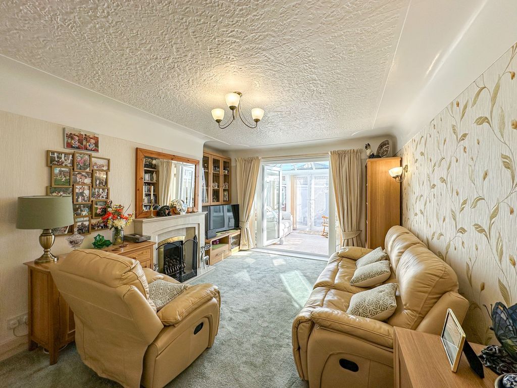 Property photo 2 of 25